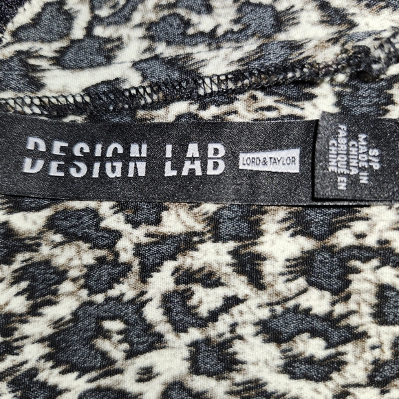 Design Lab leopard print flowy blouse with lace detail in size small - Picture 9 of 10